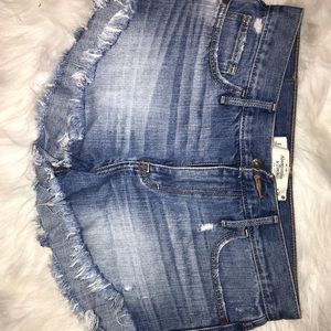 Abercrombie & Fitch Fray Jean Shorts